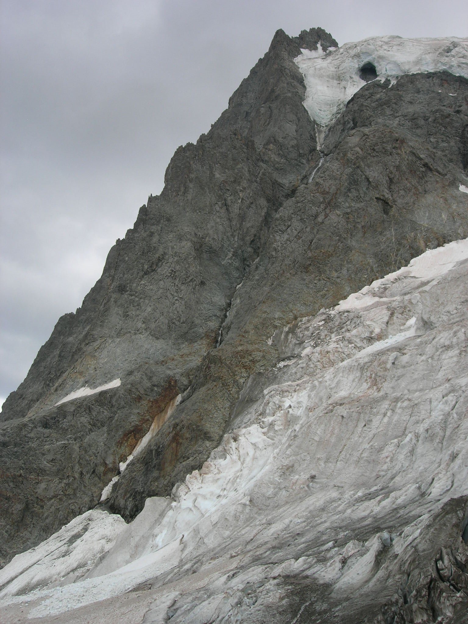 Ar�te nord-est des 3 dents du Pelvoux et le couloir Chaud